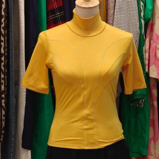 Marc Aurel auringonkukan keltainen tekninen teepaita tukevaa polyesteriä, 8 elaa koko S, 22,- Tikkaukset vain edessä.
#marcaurel #teepaita #secondhand #varausonostopäätös #äläjääkuvienvaraan