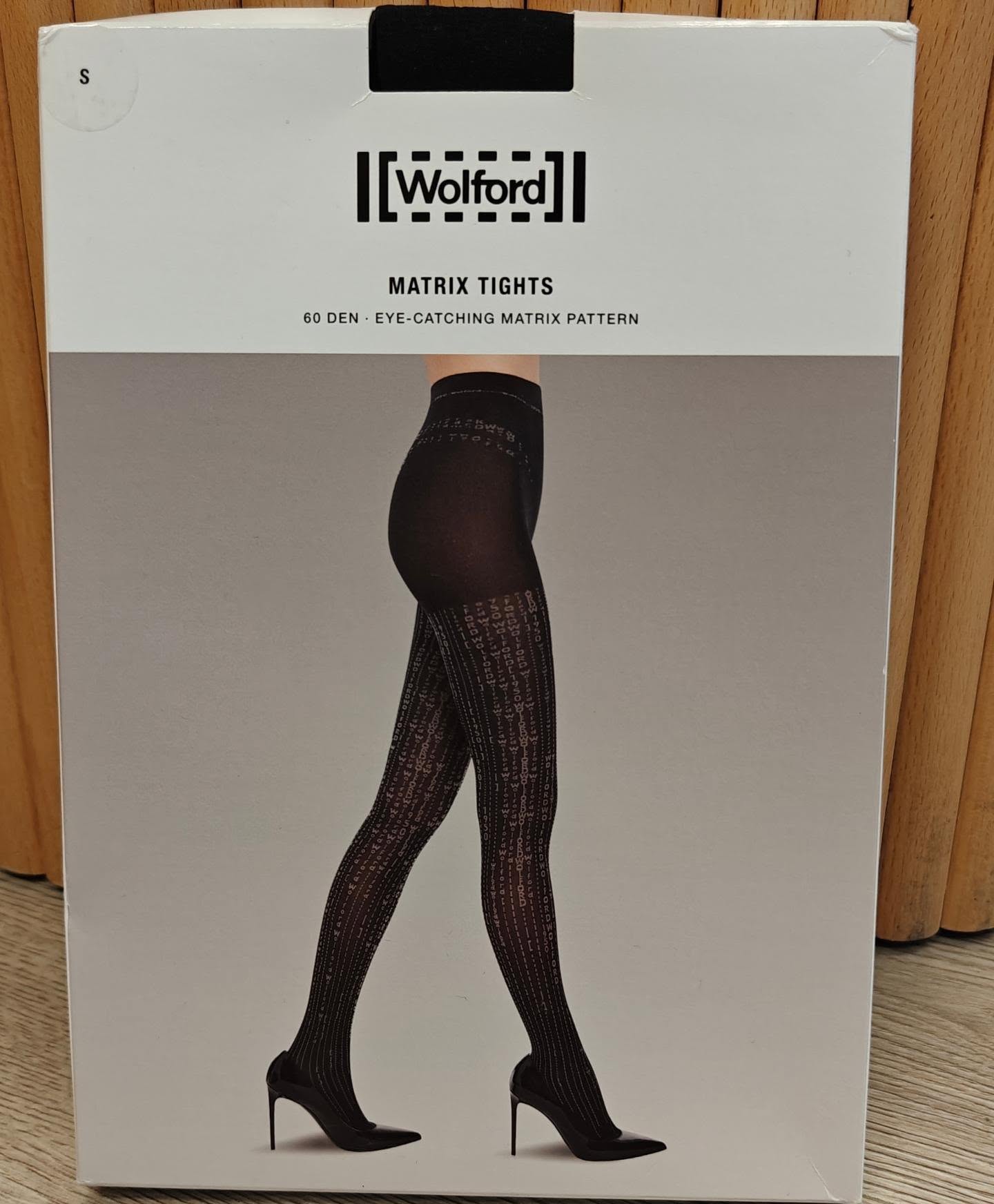 Wolford Matrix Tights kuviolliset sukkahousut 60 den, 67 polyamid, 27 polyester neverused, koko S, 24,-
#wolford #sukkahousut #neverused #secondhand #varausonostopäätös